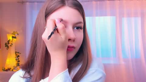 Snapshot of minditrelles chatting on 10/18/25, 07:31 Mindi online show from 10/18/25, 07:31