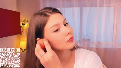 Snapshot of minditrelles chatting on 10/22/25, 07:30 Mindi online show from 10/22/25, 07:30