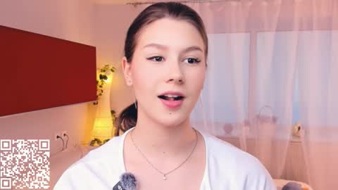 Snapshot of minditrelles chatting on 10/24/25, 07:16 Mindi online show from 10/24/25, 07:16