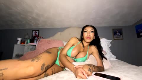 Snapshot of mingleeroseatx chatting on 10/06/25, 05:10 mingleeroseatx online show from 10/06/25, 05:10