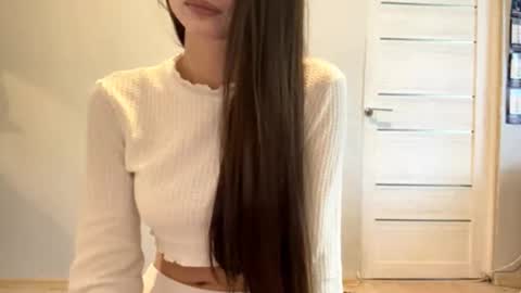 Emilia online show from 09/19/25, 04:25