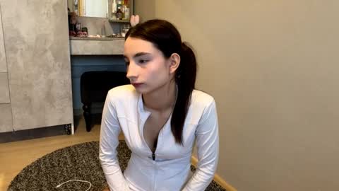 Emilia online show from 10/06/25, 04:32