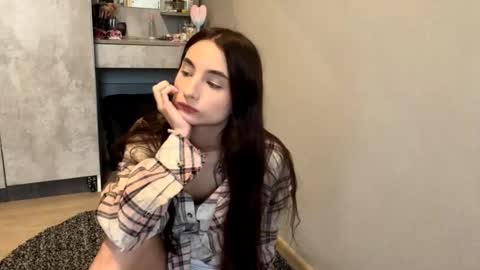 Emilia online show from 10/07/25, 05:04