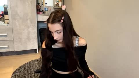 Emilia online show from 10/09/25, 05:27