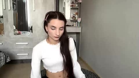 Emilia online show from 10/27/25, 05:44