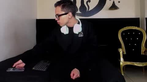 Snapshot of minho_reyes chatting on 11/26/25, 11:22 Minho Reyes online show from 11/26/25, 11:22