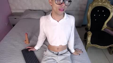 Snapshot of minho_reyes chatting on 12/14/25, 01:05 Minho Reyes online show from 12/14/25, 01:05