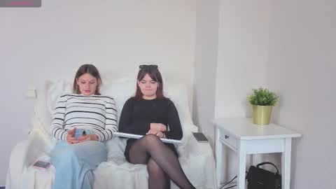 KarinaLeila online show from 09/11/25, 06:24