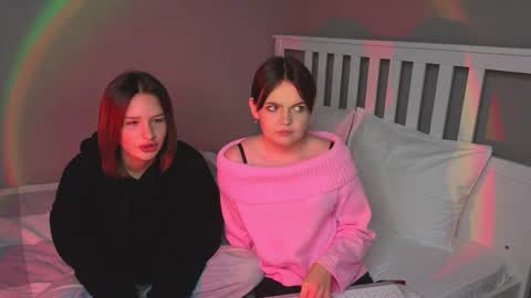 Snapshot of mini_bunny_mini chatting on 09/17/25, 05:31 KarinaLeila online show from 09/17/25, 05:31