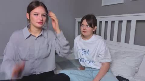 Snapshot of mini_bunny_mini chatting on 09/22/25, 05:31 KarinaLeila online show from 09/22/25, 05:31