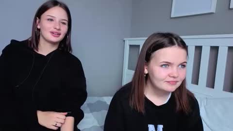 Snapshot of mini_bunny_mini chatting on 10/03/25, 06:10 KarinaLeila online show from 10/03/25, 06:10