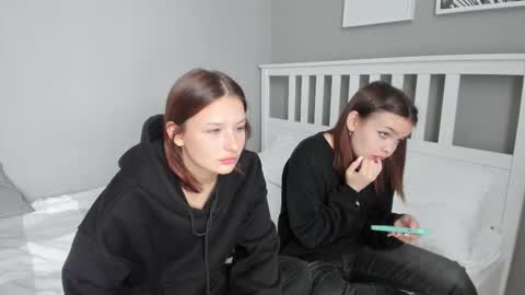 Snapshot of mini_bunny_mini chatting on 10/09/25, 06:55 KarinaLeila online show from 10/09/25, 06:55