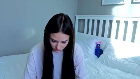 Snapshot of mini_bunny_mini chatting on 10/27/25, 07:23 KarinaLeila online show from 10/27/25, 07:23