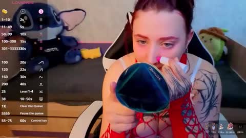 Snapshot of mini_lady2 chatting on 11/21/25, 08:13 Ruby online show from 11/21/25, 08:13