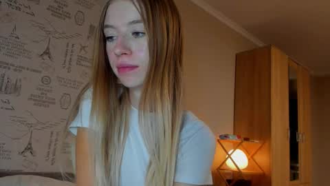 Snapshot of minidiva_ chatting on 09/16/25, 09:05 Amelia online show from 09/16/25, 09:05