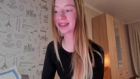 Snapshot of minidiva_ chatting on 11/03/25, 07:26 Amelia online show from 11/03/25, 07:26