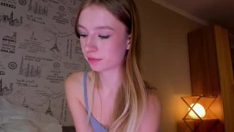 Snapshot of minidiva_ chatting on 11/10/25, 08:52 Amelia online show from 11/10/25, 08:52