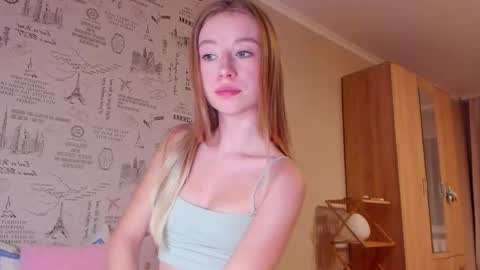 Snapshot of minidiva_ chatting on 11/11/25, 08:31 Amelia online show from 11/11/25, 08:31