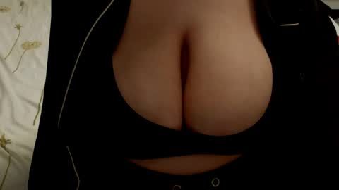 minka0 online show from 05/18/26, 08:03