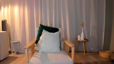 Snapshot of minnie_jin chatting on 11/23/25, 01:44 minnie_jin online show from 11/23/25, 01:44