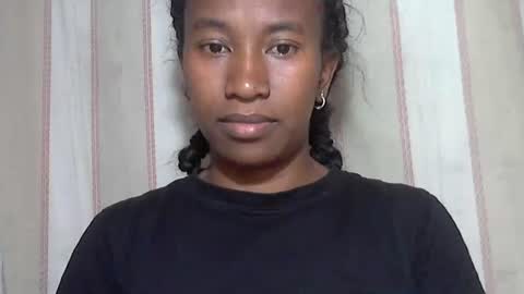 Snapshot of minouch211907 chatting on 11/11/25, 06:13 minouch211907 online show from 11/11/25, 06:13