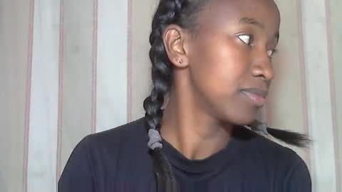 Snapshot of minouch211907 chatting on 12/14/25, 01:27 minouch211907 online show from 12/14/25, 01:27