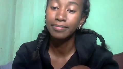 minouch211907 online show from 04/28/26, 02:27
