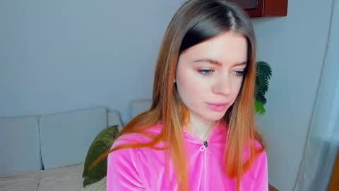 Snapshot of mintykisss chatting on 12/14/25, 07:47 Linda online show from 12/14/25, 07:47