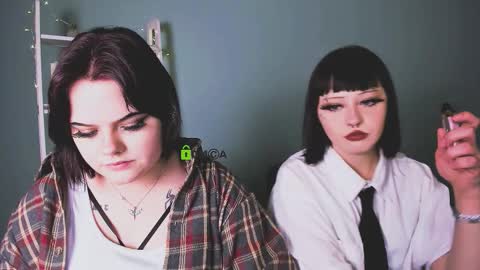 Snapshot of mira_cool_ chatting on 12/01/25, 07:41 Darling Mira online show from 12/01/25, 07:41