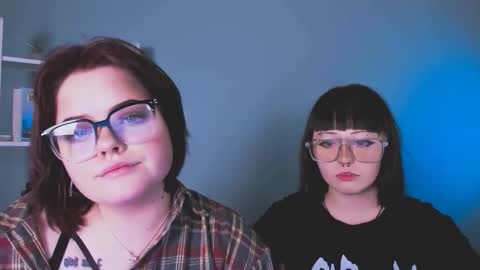 Snapshot of mira_cool_ chatting on 12/05/25, 07:54 Darling Mira online show from 12/05/25, 07:54