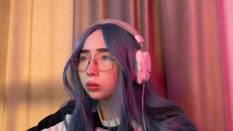 mira_light_ online show from 09/26/25, 01:09