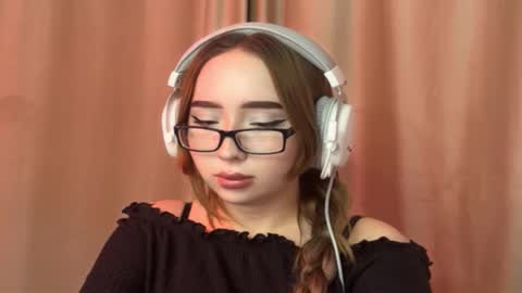 mira_light_ online show from 09/30/25, 03:17