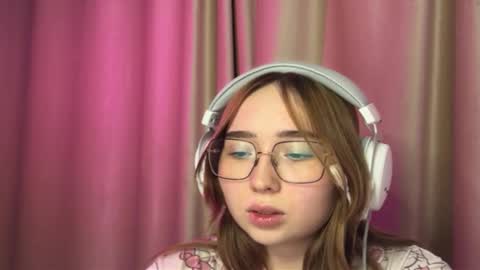 mira_light_ online show from 10/03/25, 03:20