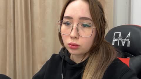 mira_light_ online show from 11/11/25, 04:29