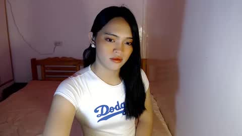 Snapshot of mira_luna222 chatting on 12/04/24, 08:07 Mira Bella online show from 12/04/24, 08:07
