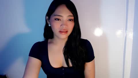 Snapshot of mira_luna222 chatting on 12/18/24, 11:30 Mira Bella online show from 12/18/24, 11:30