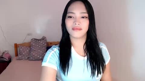 Snapshot of mira_luna222 chatting on 12/23/24, 05:49 Mira Bella online show from 12/23/24, 05:49