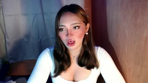 Snapshot of mira_luna222 chatting on 09/09/25, 10:20 Mira Bella online show from 09/09/25, 10:20