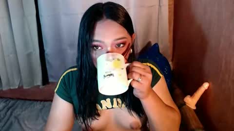 Snapshot of mira_luna222 chatting on 11/11/25, 12:32 Mira Bella online show from 11/11/25, 12:32