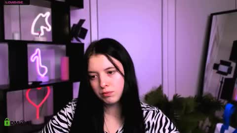 mira_lyn online show from 12/16/25, 07:19