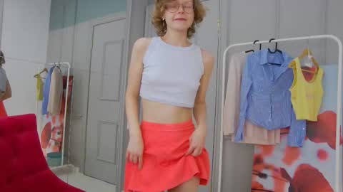 Snapshot of mira_marni chatting on 11/06/25, 11:11 mira_marni online show from 11/06/25, 11:11