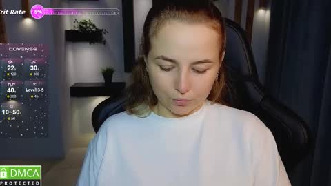 Snapshot of mira_mermayd chatting on 09/28/25, 08:09 Mira online show from 09/28/25, 08:09