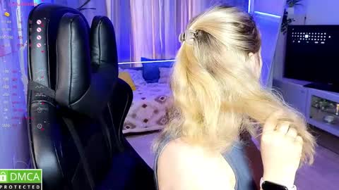 Mira online show from 06/06/26, 01:11