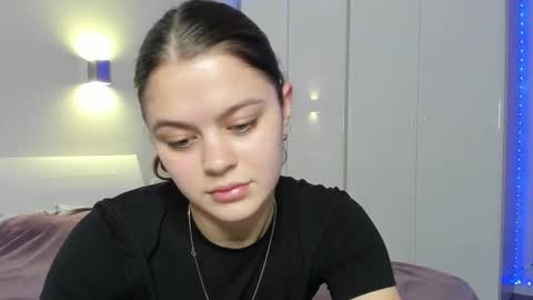 Snapshot of miraa_m chatting on 11/16/25, 08:25 Mira online show from 11/16/25, 08:25