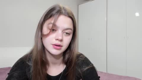 Snapshot of miraa_m chatting on 11/17/25, 09:20 Mira online show from 11/17/25, 09:20