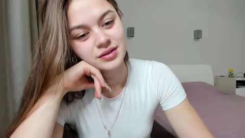 Snapshot of miraa_m chatting on 11/25/25, 08:20 Mira online show from 11/25/25, 08:20