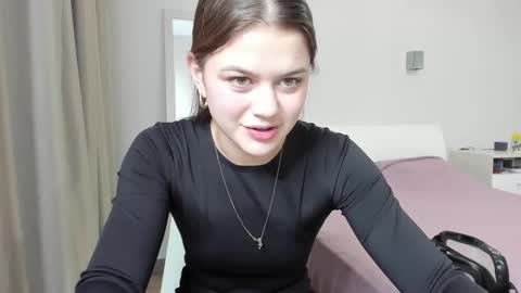 Snapshot of miraa_m chatting on 11/26/25, 08:32 Mira online show from 11/26/25, 08:32