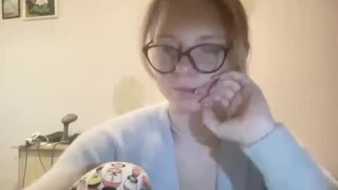 Snapshot of miraaroma chatting on 09/10/25, 12:49 Stellary online show from 09/10/25, 12:49