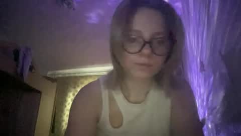 Snapshot of miraaroma chatting on 09/11/25, 12:49 Stellary online show from 09/11/25, 12:49