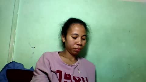 Snapshot of mirah881 chatting on 05/18/26, 05:41 mirah881 online show from 05/18/26, 05:41